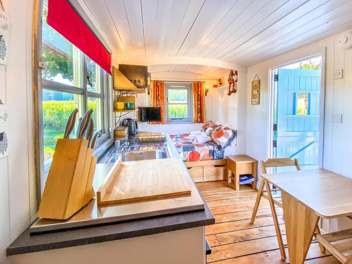 The Hideaway Hut - 1 Bed Shepherds Hut - Hereford Exterior foto